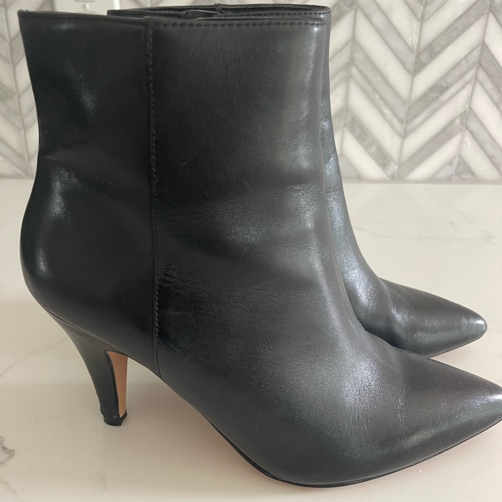 Vince Camuto Size 7 black boots